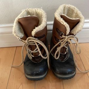❤️🤩🤩WOW ❤️🤩🤩COZY AND WARM WEATHERPROOF BRAND BOOTS FOR CHILD ! Size 11!